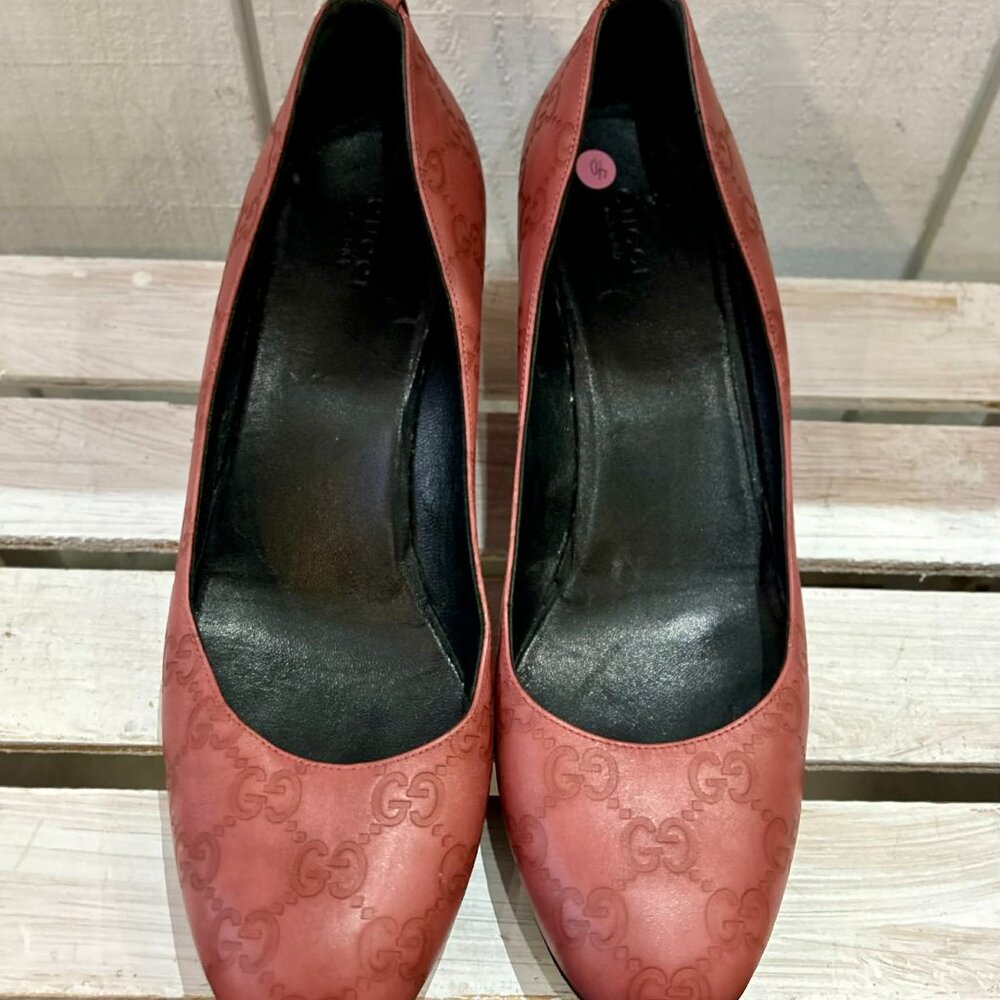 Gucci Signature GG Embossed Leather Pink Pumps - Size 40 - Picture 3 of 8